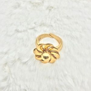 Goldtone Flower Statement Ring (Size 6)